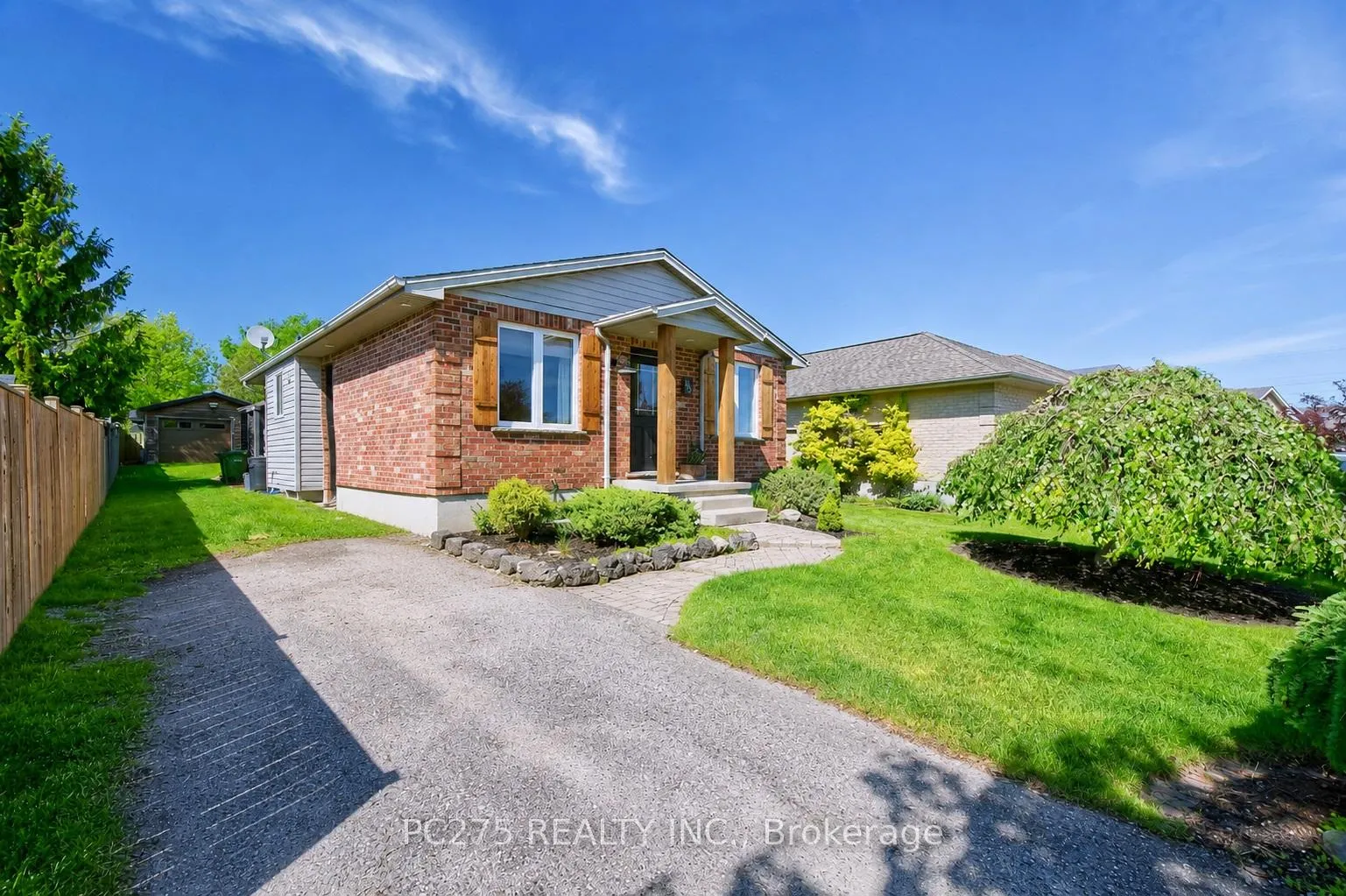 Photo 2 of 39 Ponsford Place, St. Thomas — HOMEH