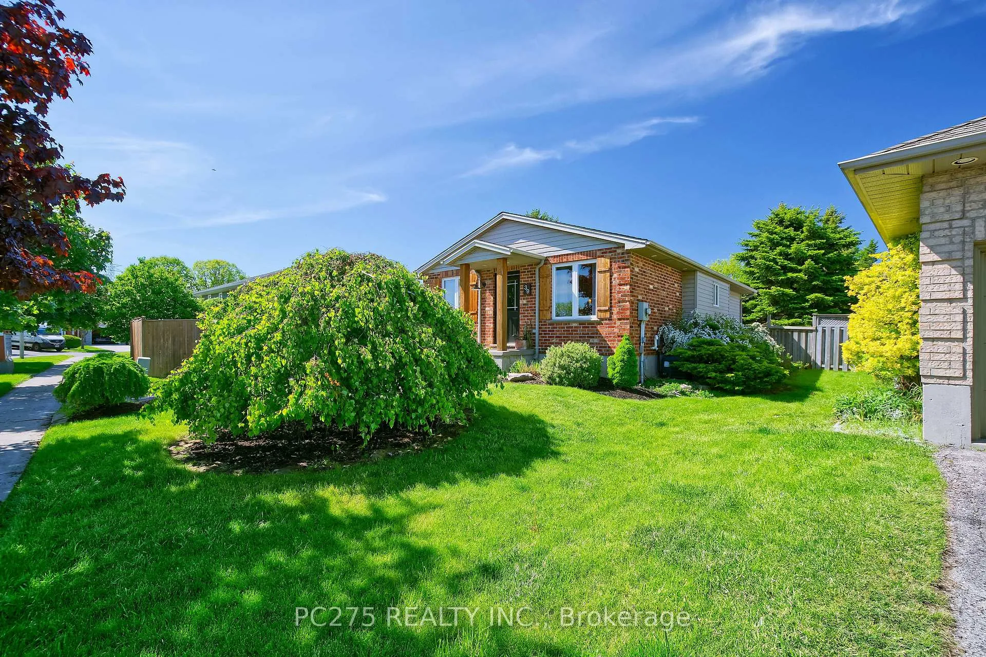 Photo 3 of 39 Ponsford Place, St. Thomas — HOMEH