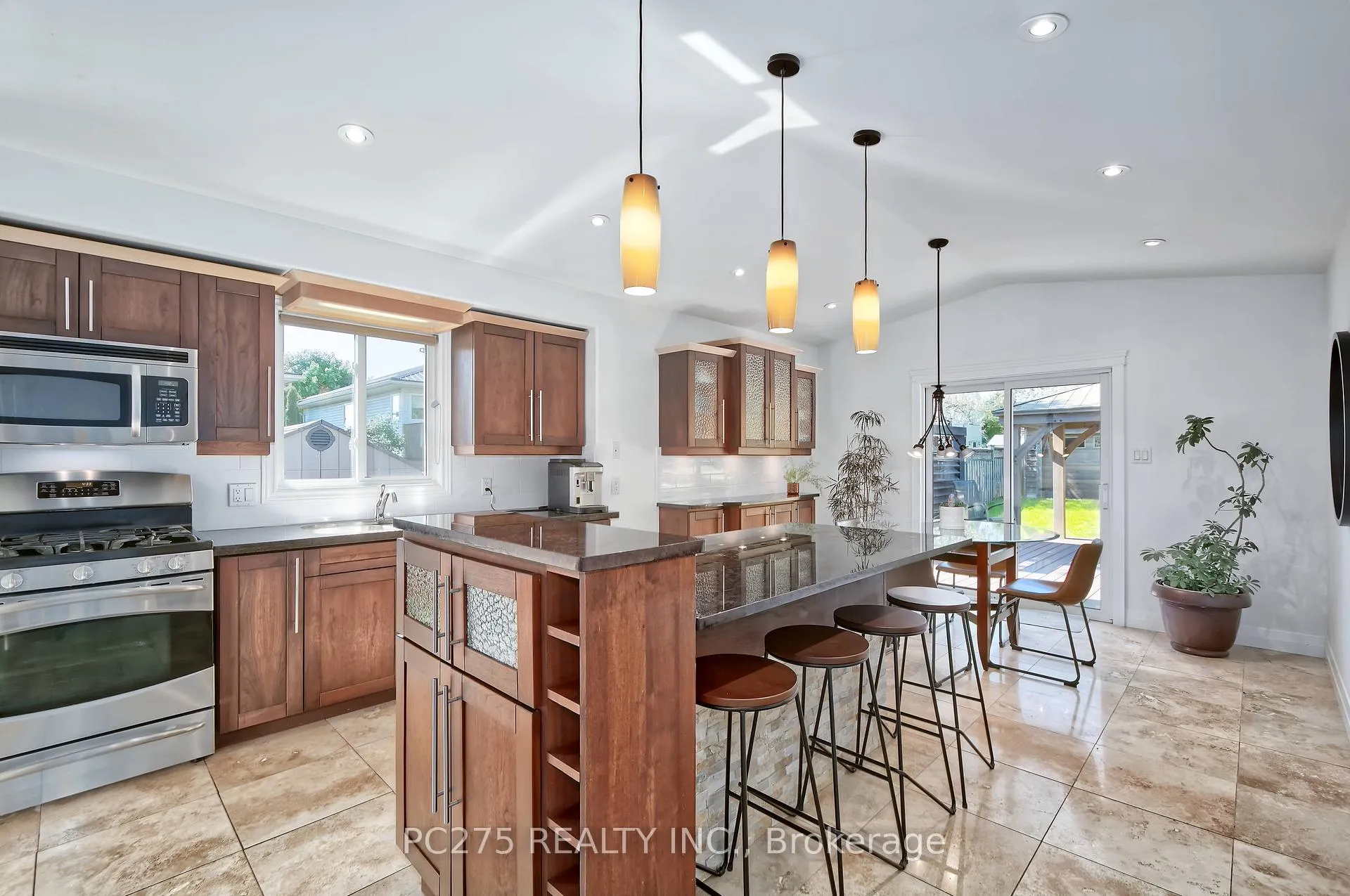 Photo 8 of 39 Ponsford Place, St. Thomas — HOMEH