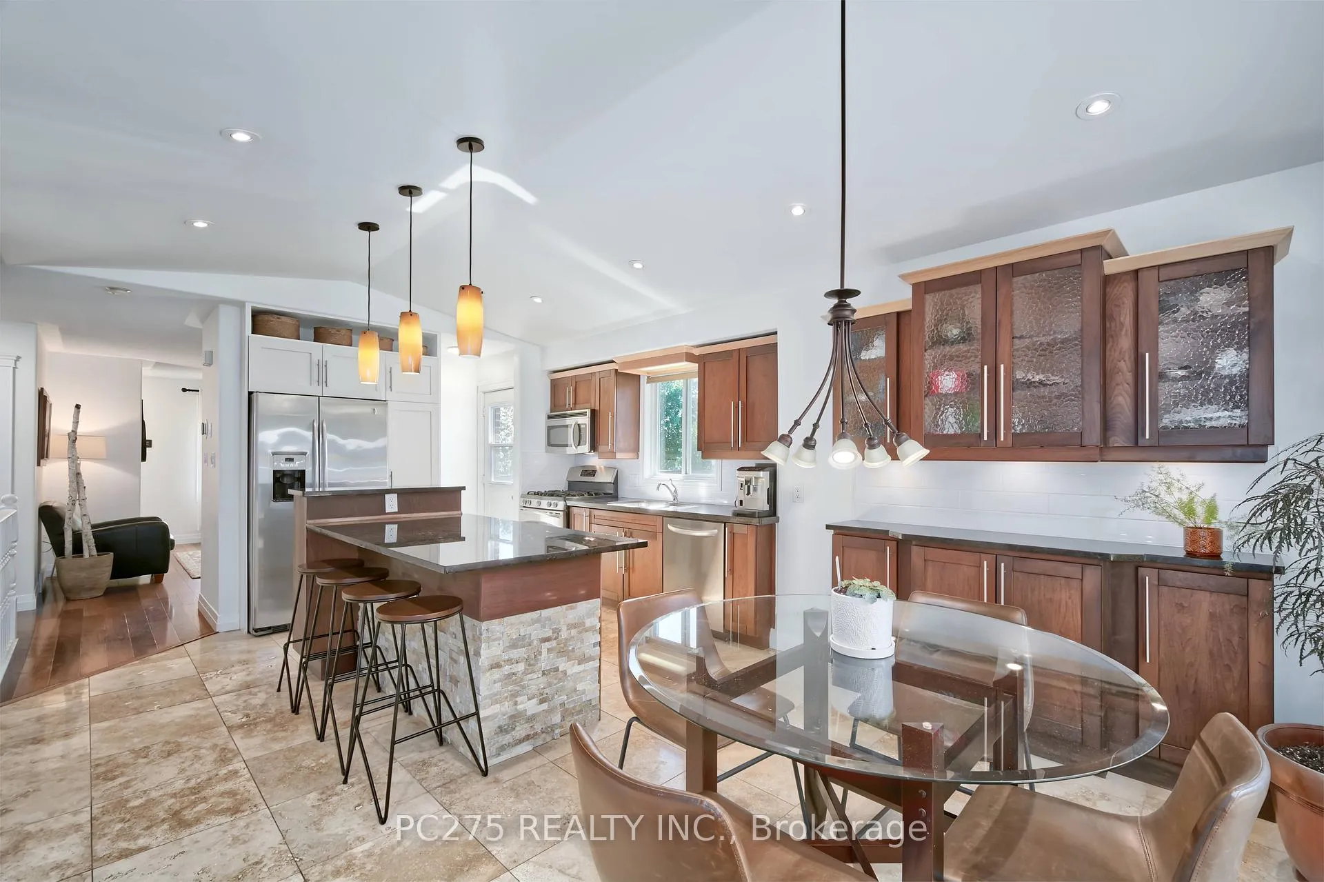 Photo 11 of 39 Ponsford Place, St. Thomas — HOMEH
