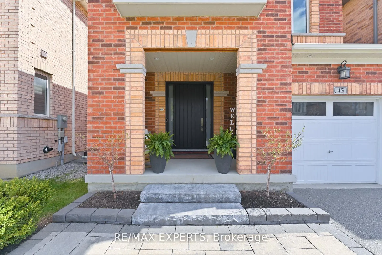 Photo 2 of 45 Bright Land Drive, Vaughan, Kleinburg — HOMEH
