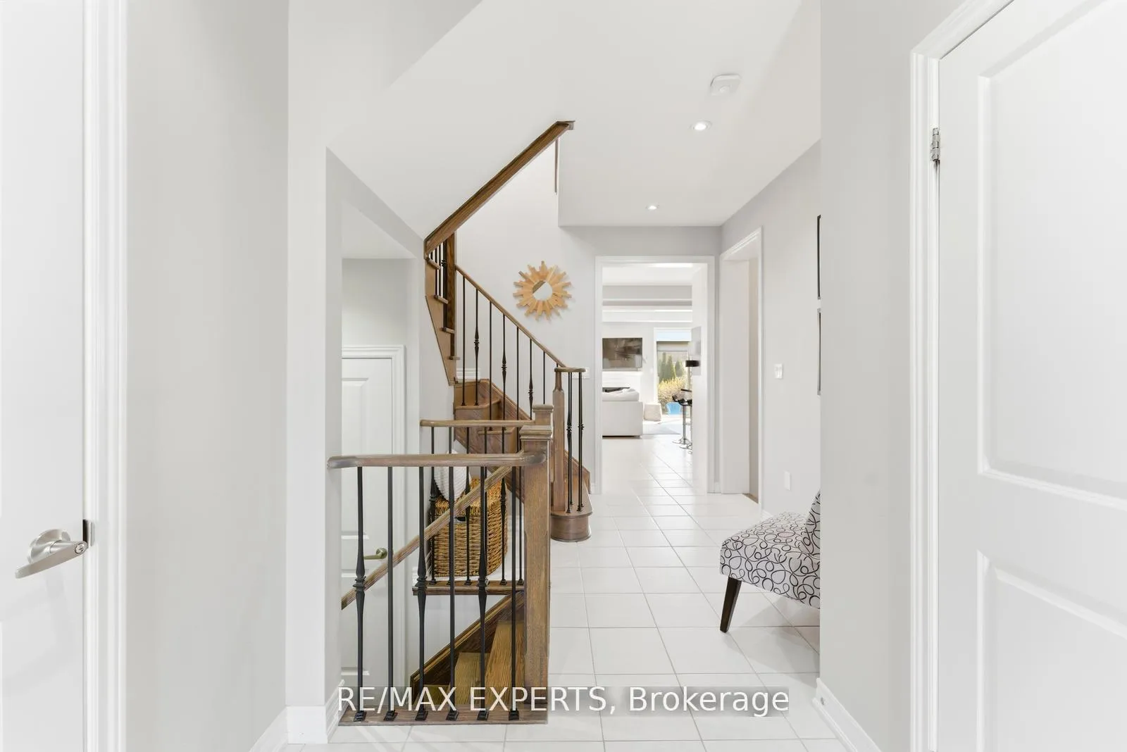 Photo 3 of 45 Bright Land Drive, Vaughan, Kleinburg — HOMEH