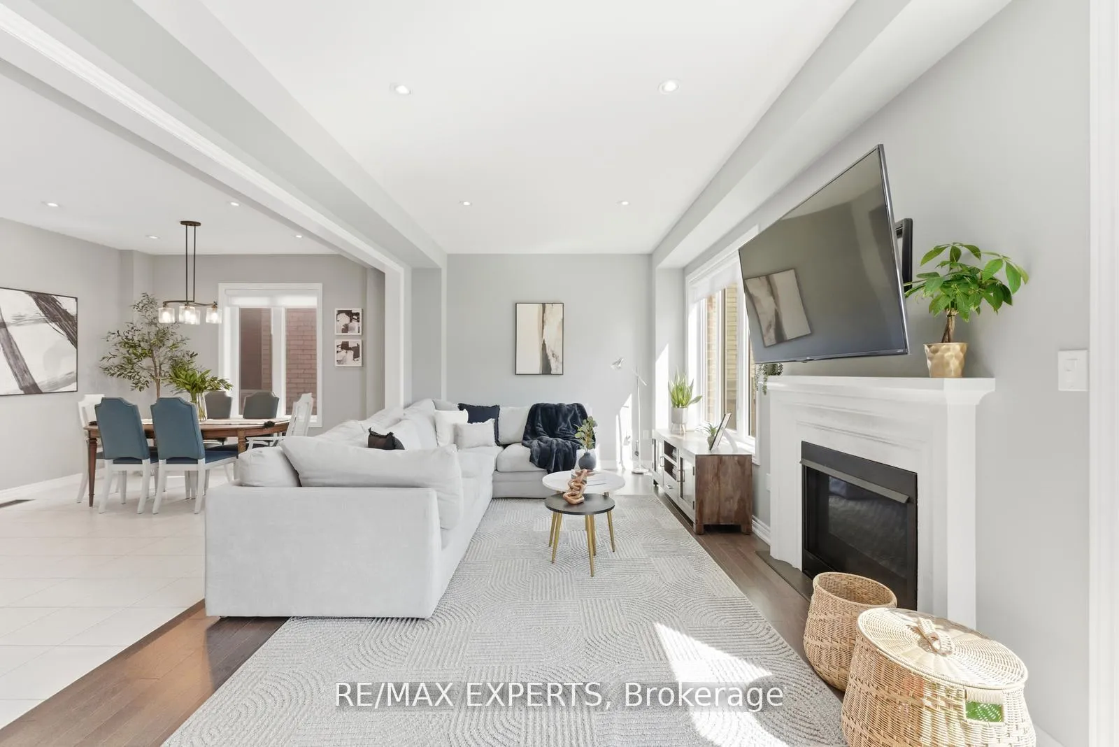 Photo 10 of 45 Bright Land Drive, Vaughan, Kleinburg — HOMEH