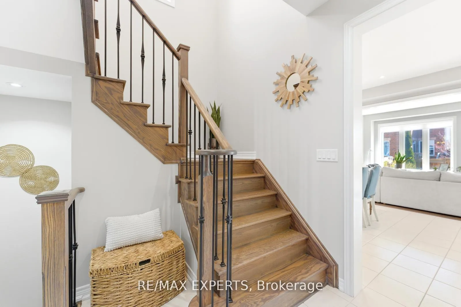 Photo 13 of 45 Bright Land Drive, Vaughan, Kleinburg — HOMEH
