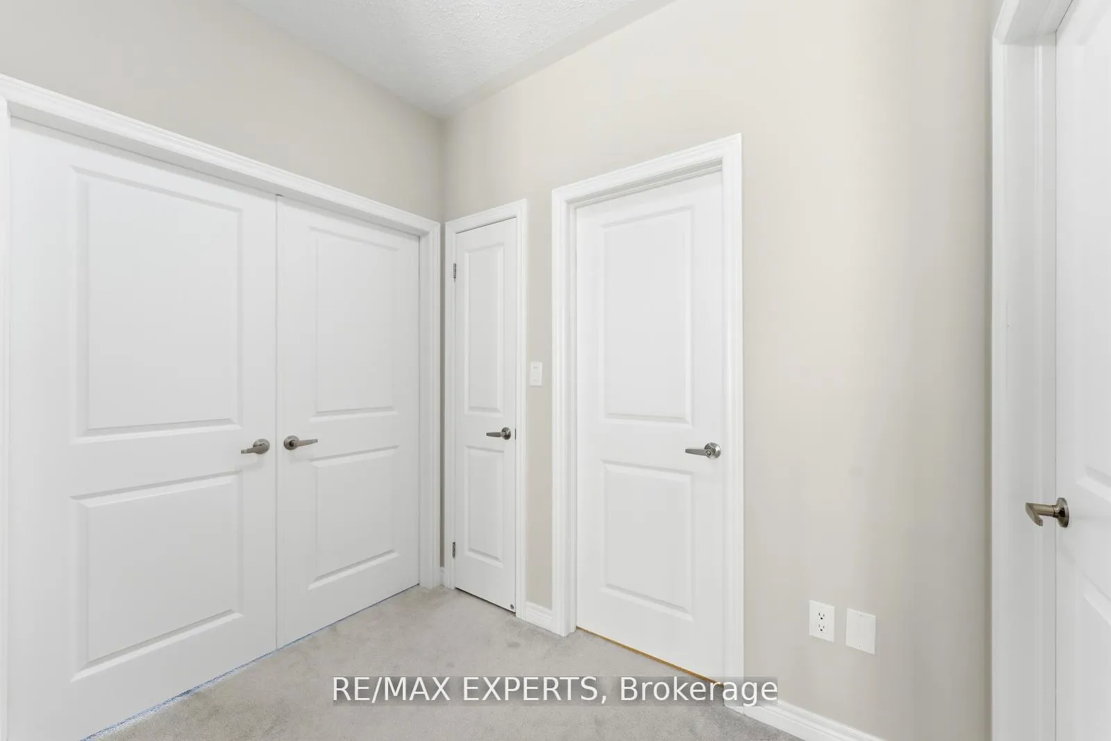 Photo 15 of 45 Bright Land Drive, Vaughan, Kleinburg — HOMEH