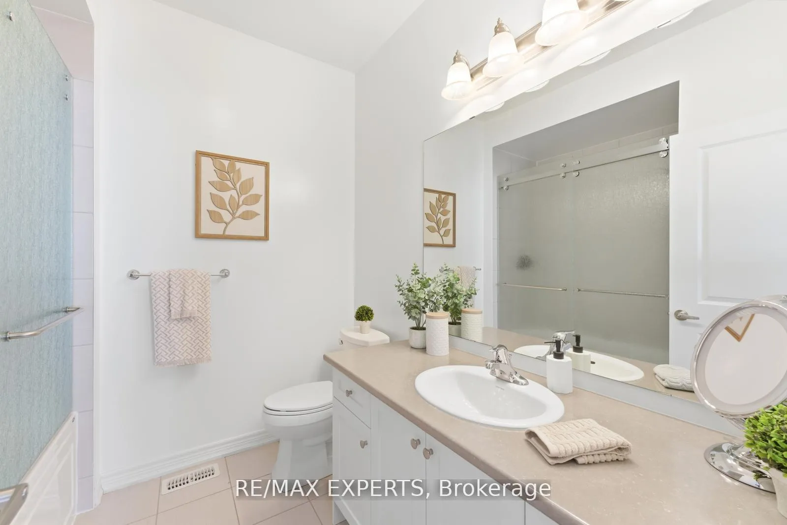Photo 27 of 45 Bright Land Drive, Vaughan, Kleinburg — HOMEH
