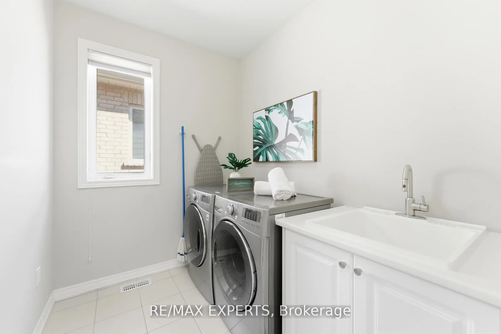 Photo 28 of 45 Bright Land Drive, Vaughan, Kleinburg — HOMEH