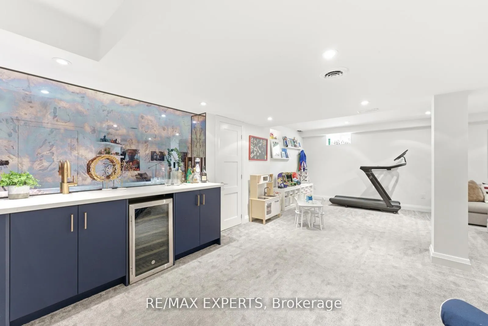 Photo 29 of 45 Bright Land Drive, Vaughan, Kleinburg — HOMEH