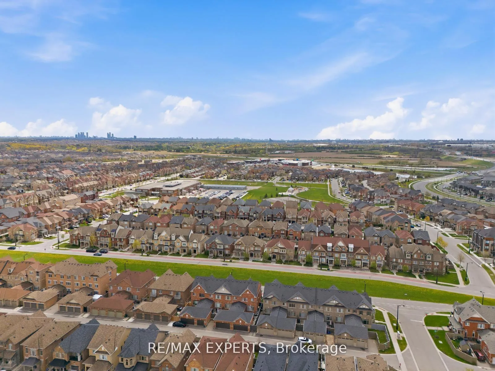 Photo 38 of 45 Bright Land Drive, Vaughan, Kleinburg — HOMEH