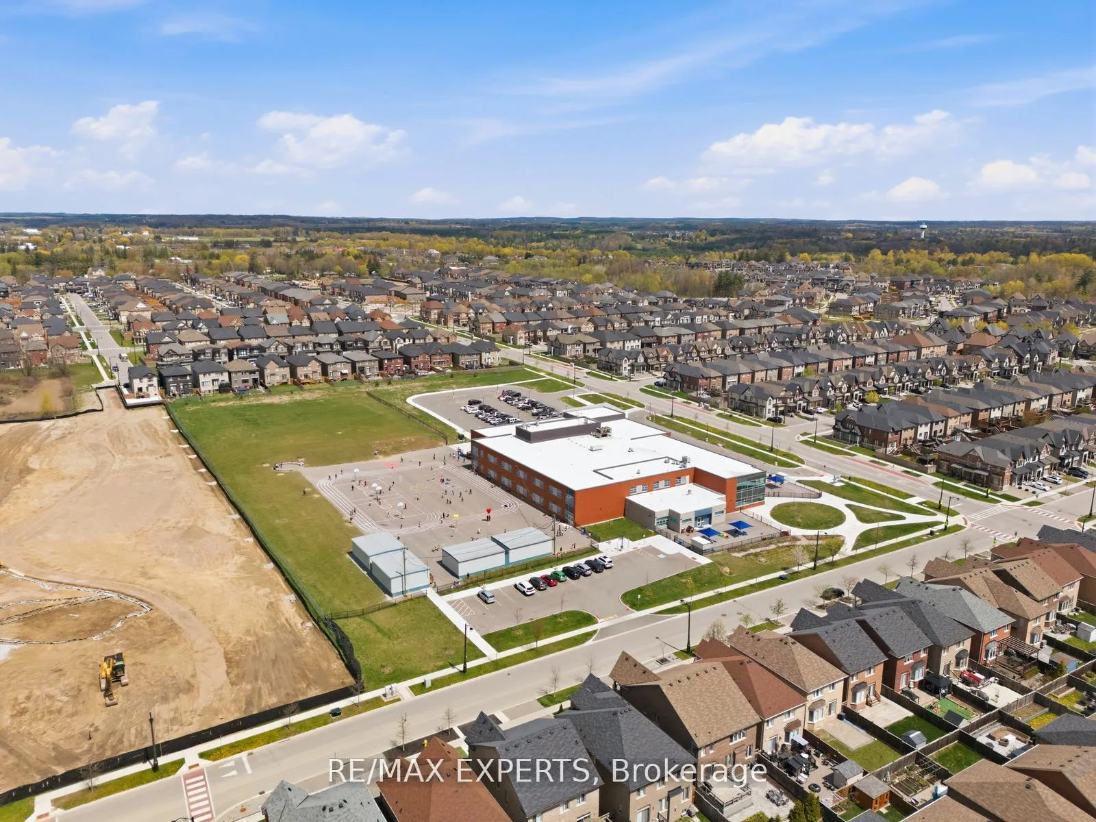 Photo 39 of 45 Bright Land Drive, Vaughan, Kleinburg — HOMEH