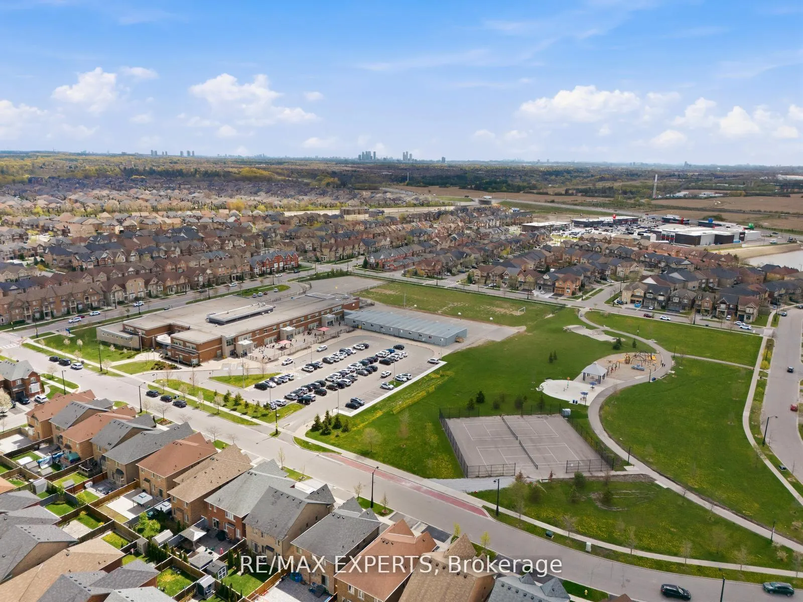 Photo 40 of 45 Bright Land Drive, Vaughan, Kleinburg — HOMEH