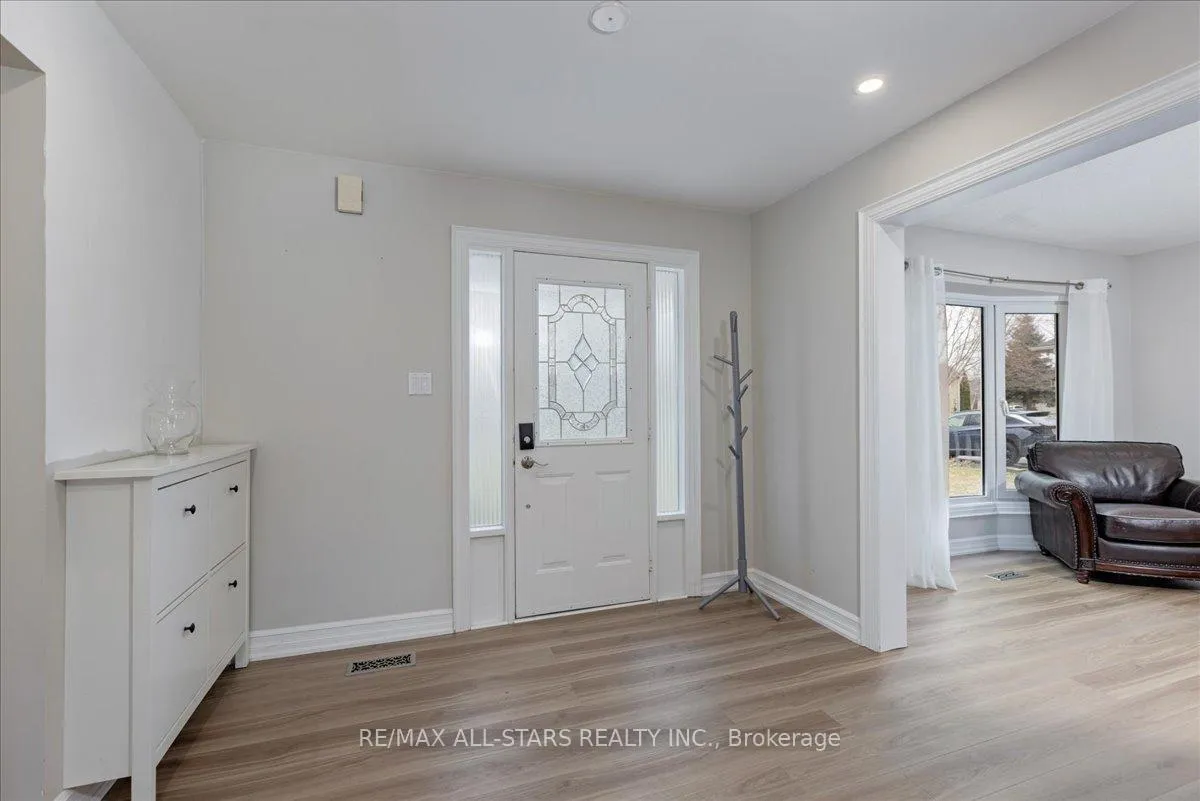 Photo 4 of 40 Chartwell Crescent, Georgina, Keswick North — HOMEH