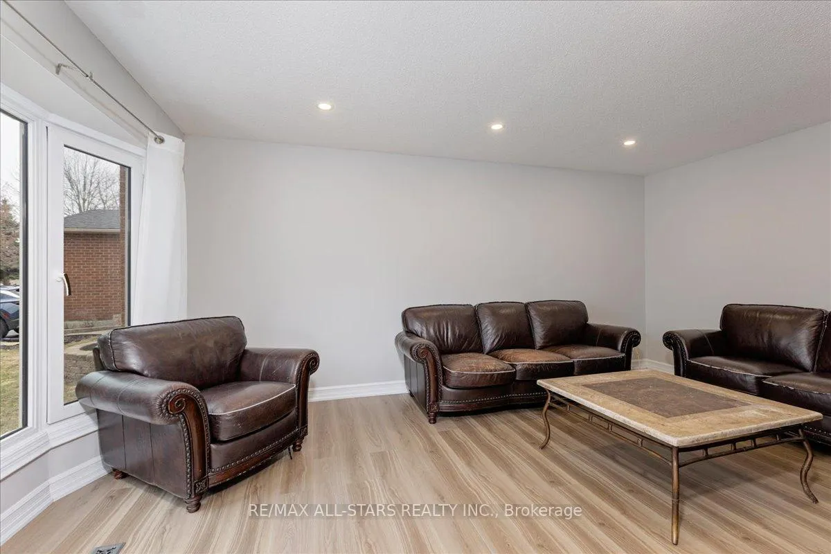 Photo 5 of 40 Chartwell Crescent, Georgina, Keswick North — HOMEH