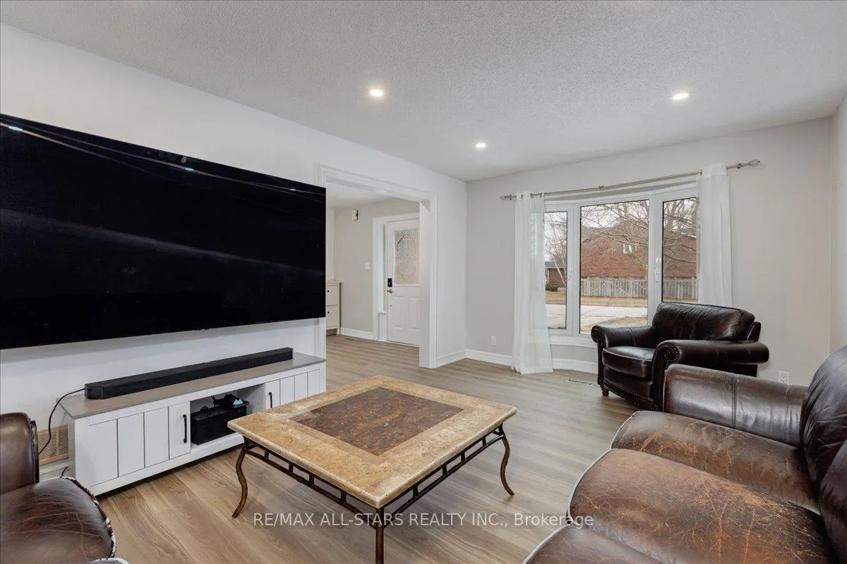 Photo 6 of 40 Chartwell Crescent, Georgina, Keswick North — HOMEH