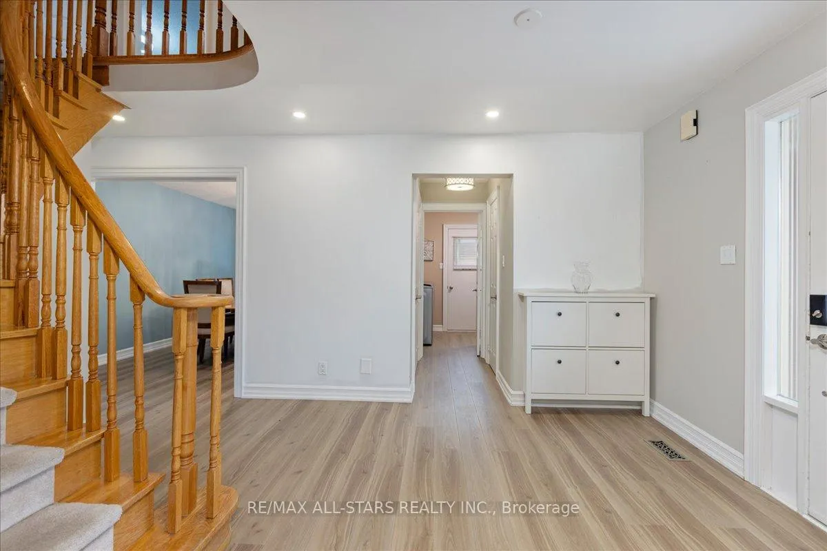 Photo 7 of 40 Chartwell Crescent, Georgina, Keswick North — HOMEH