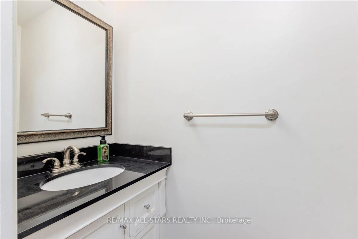 Photo 8 of 40 Chartwell Crescent, Georgina, Keswick North — HOMEH