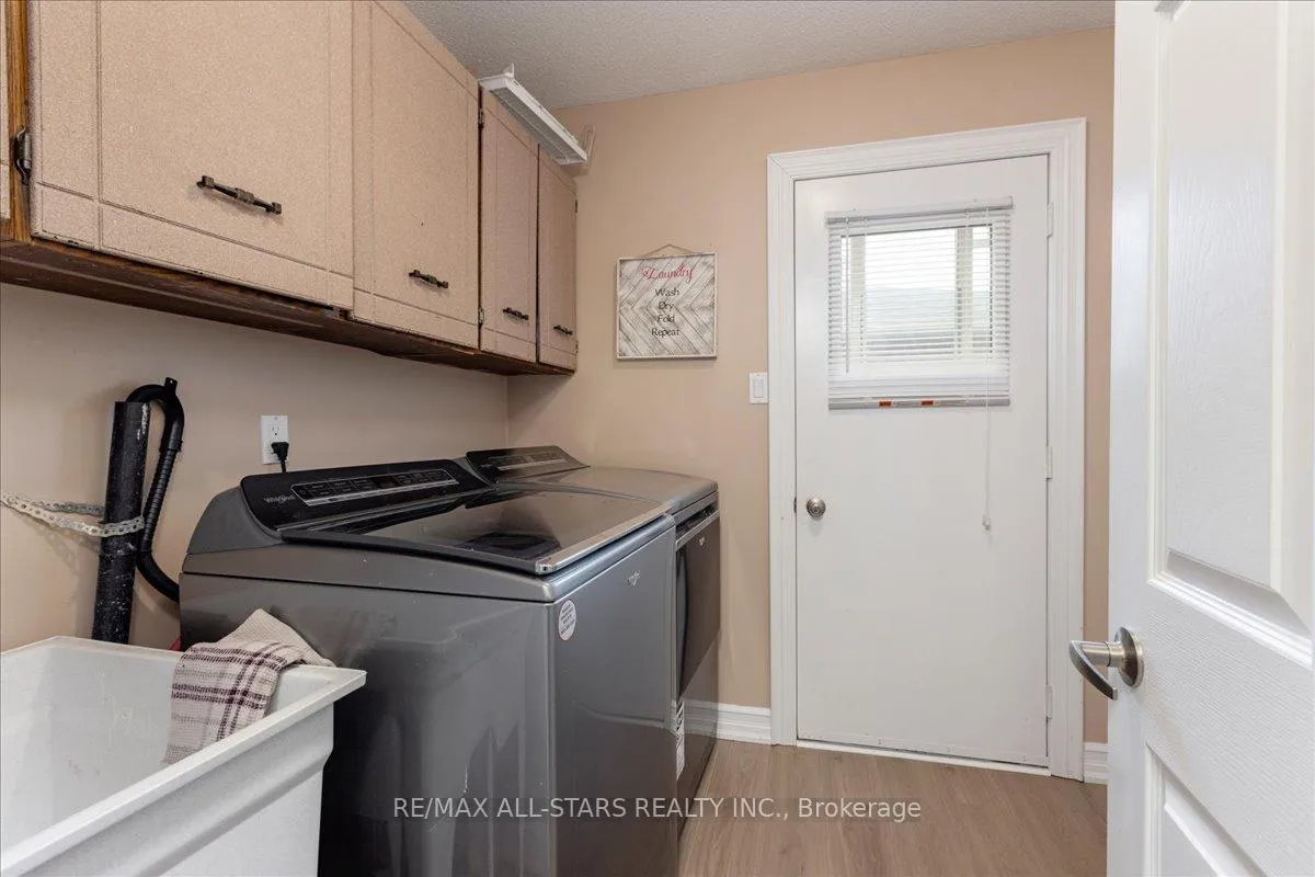 Photo 9 of 40 Chartwell Crescent, Georgina, Keswick North — HOMEH