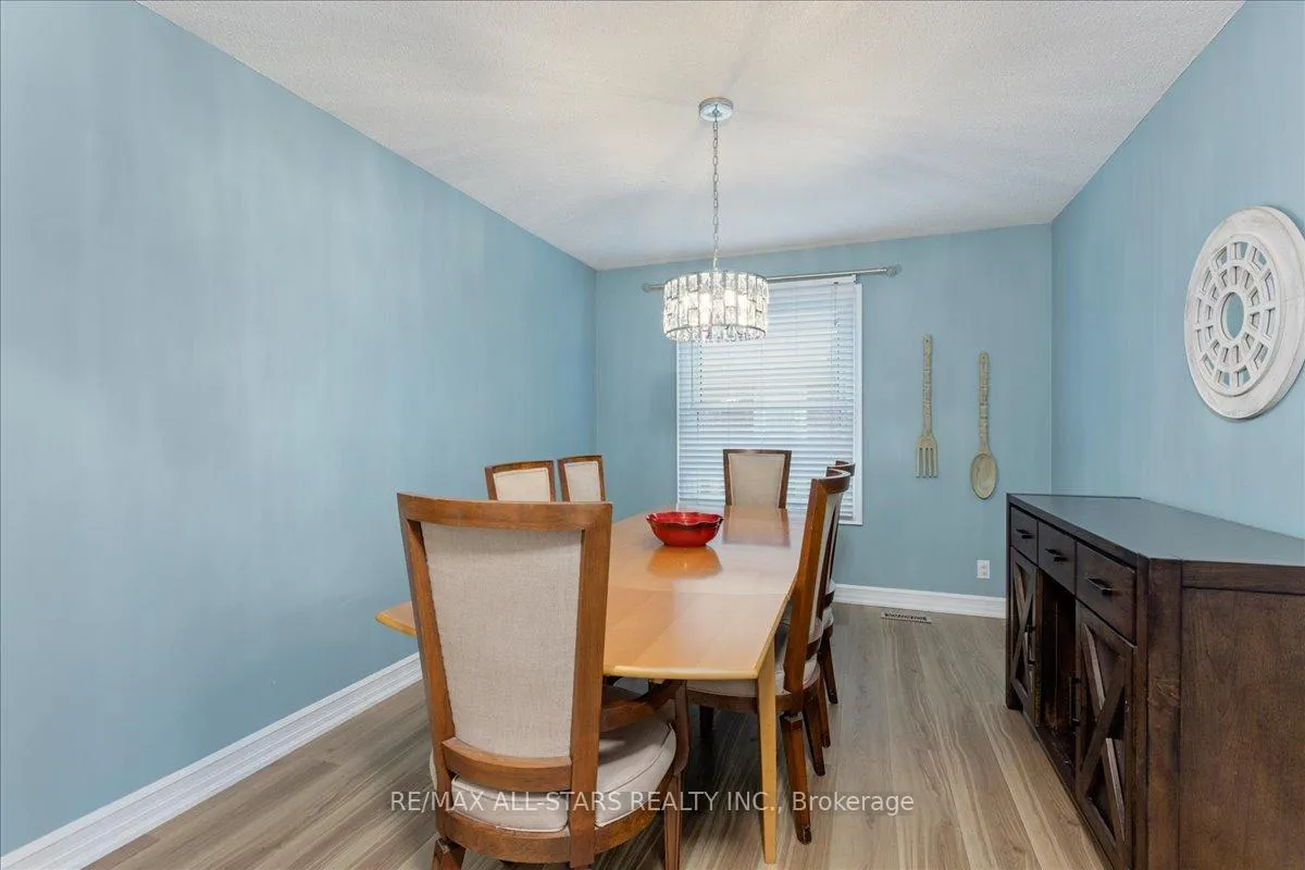 Photo 10 of 40 Chartwell Crescent, Georgina, Keswick North — HOMEH