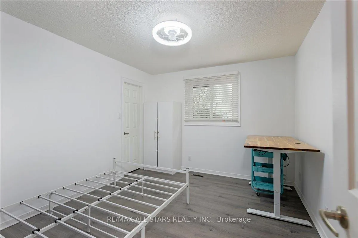 Photo 23 of 40 Chartwell Crescent, Georgina, Keswick North — HOMEH