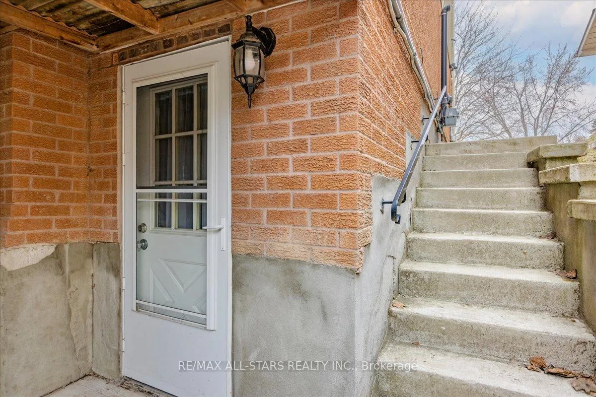 Photo 25 of 40 Chartwell Crescent, Georgina, Keswick North — HOMEH