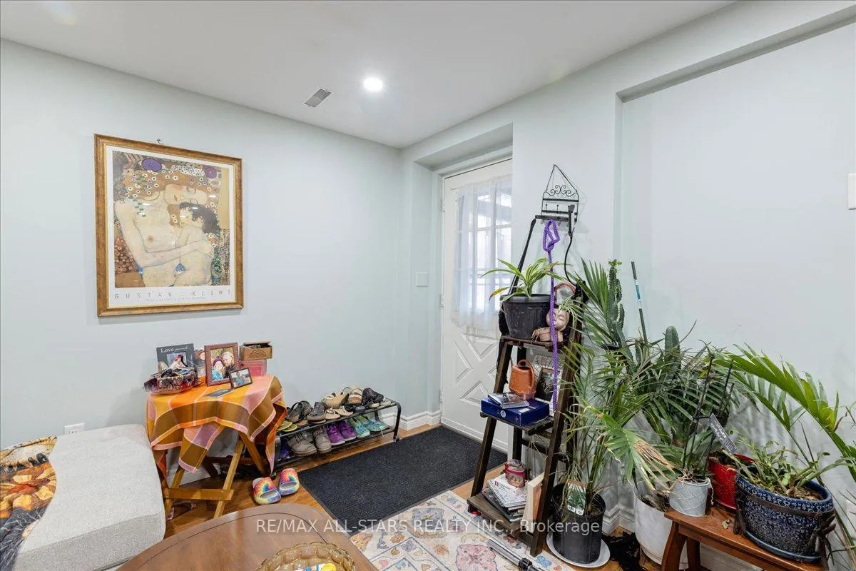 Photo 26 of 40 Chartwell Crescent, Georgina, Keswick North — HOMEH