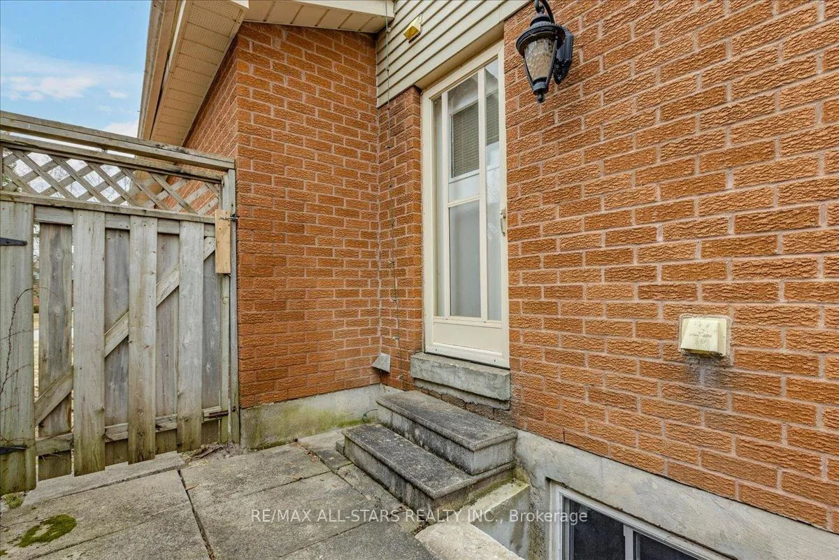 Photo 34 of 40 Chartwell Crescent, Georgina, Keswick North — HOMEH