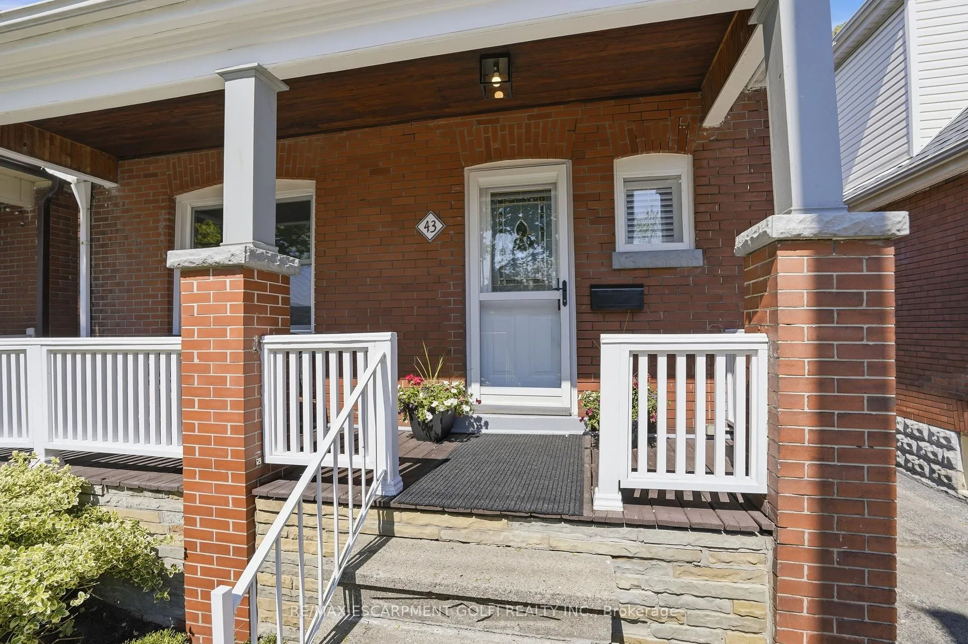 Photo 2 of 43 Cameron Avenue N, Hamilton, Homeside — HOMEH
