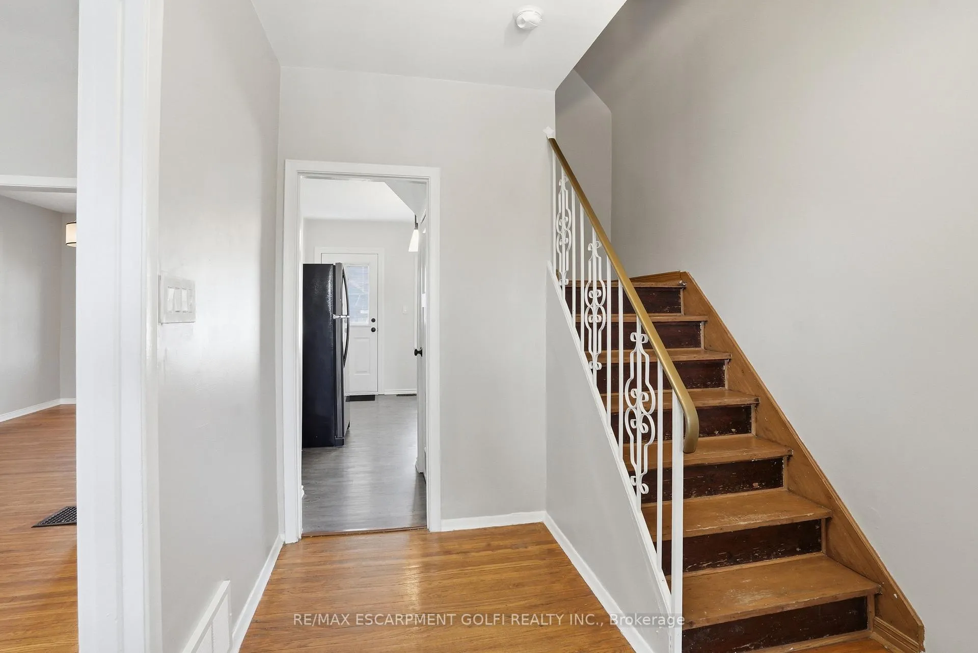 Photo 4 of 43 Cameron Avenue N, Hamilton, Homeside — HOMEH