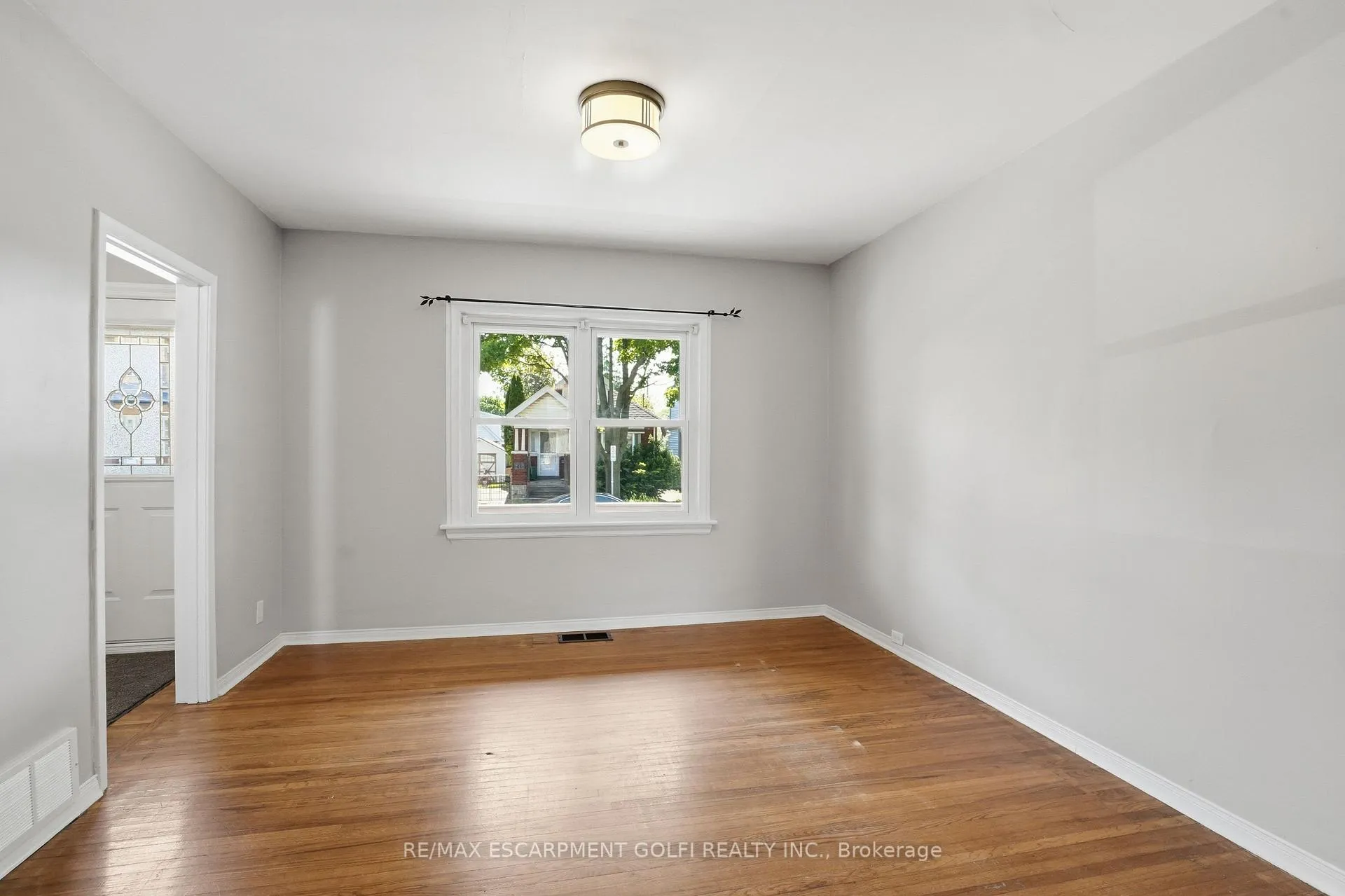 Photo 6 of 43 Cameron Avenue N, Hamilton, Homeside — HOMEH