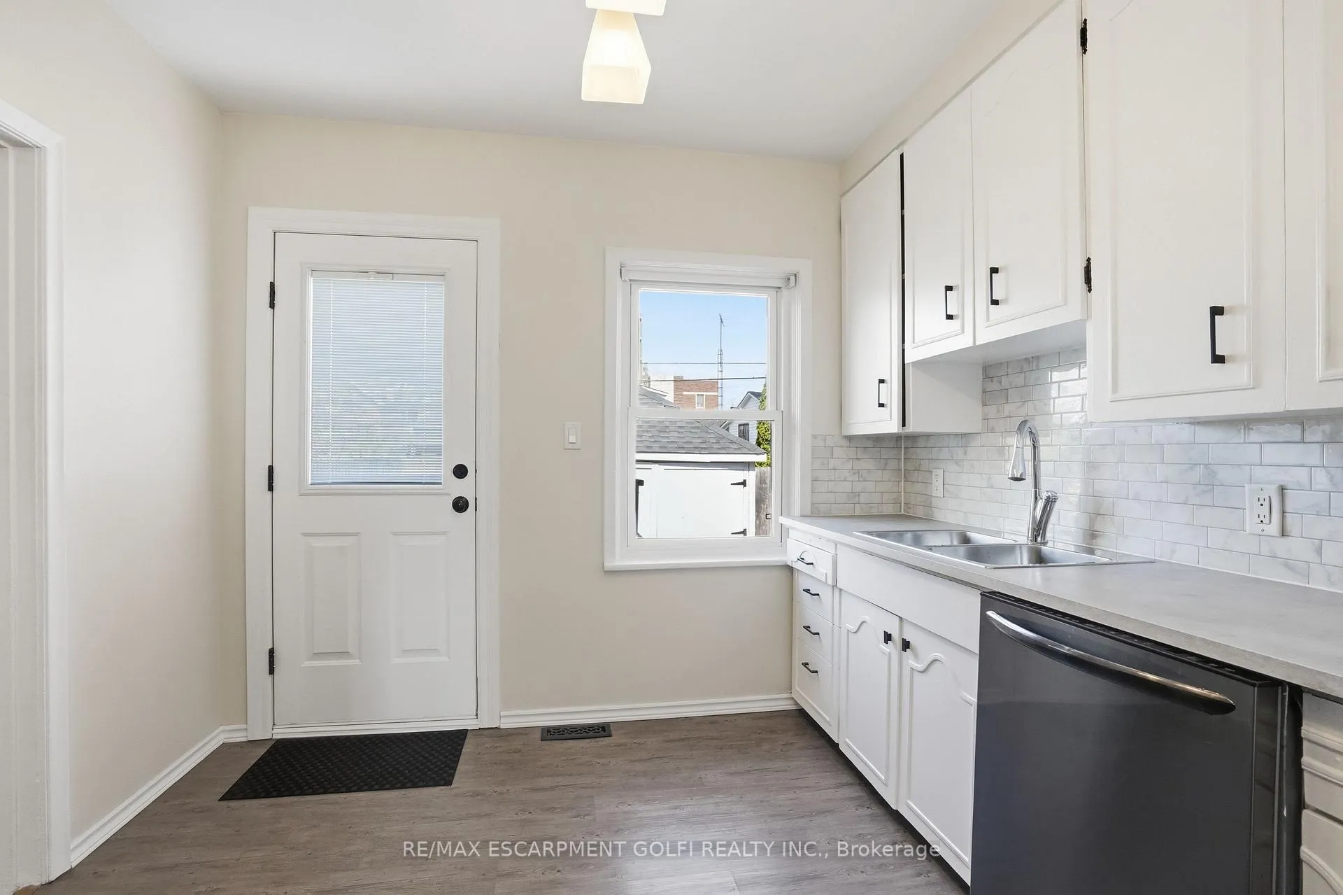 Photo 11 of 43 Cameron Avenue N, Hamilton, Homeside — HOMEH