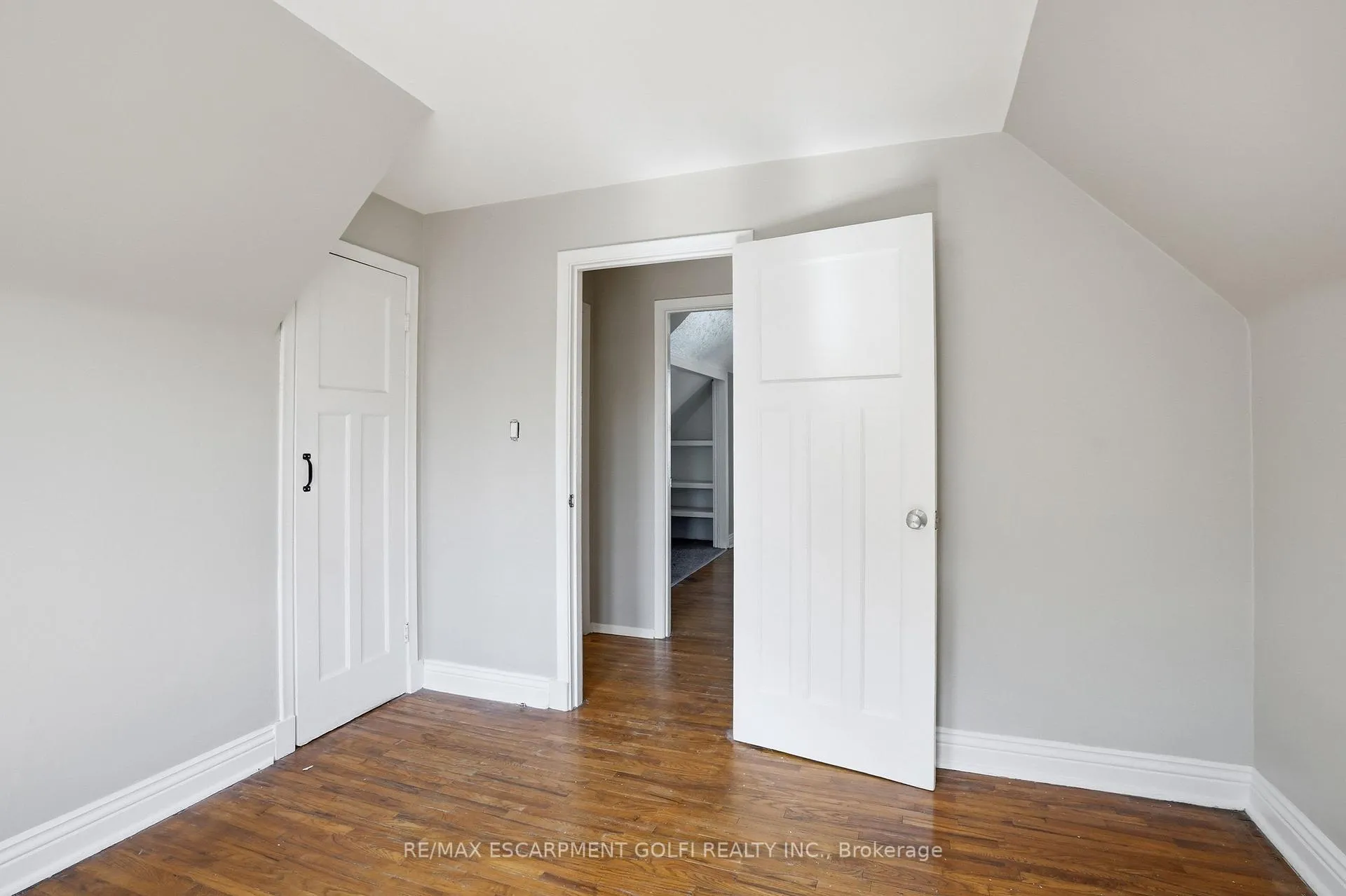 Photo 14 of 43 Cameron Avenue N, Hamilton, Homeside — HOMEH