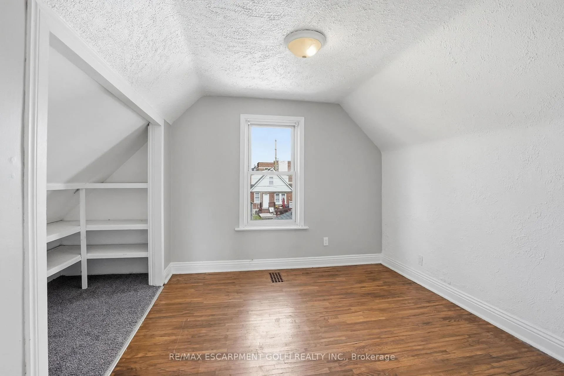 Photo 16 of 43 Cameron Avenue N, Hamilton, Homeside — HOMEH