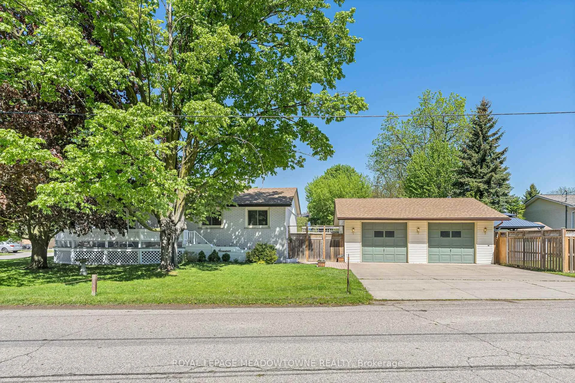 Photo 1 of 17 College Street, Halton Hills, Georgetown — HOMEH