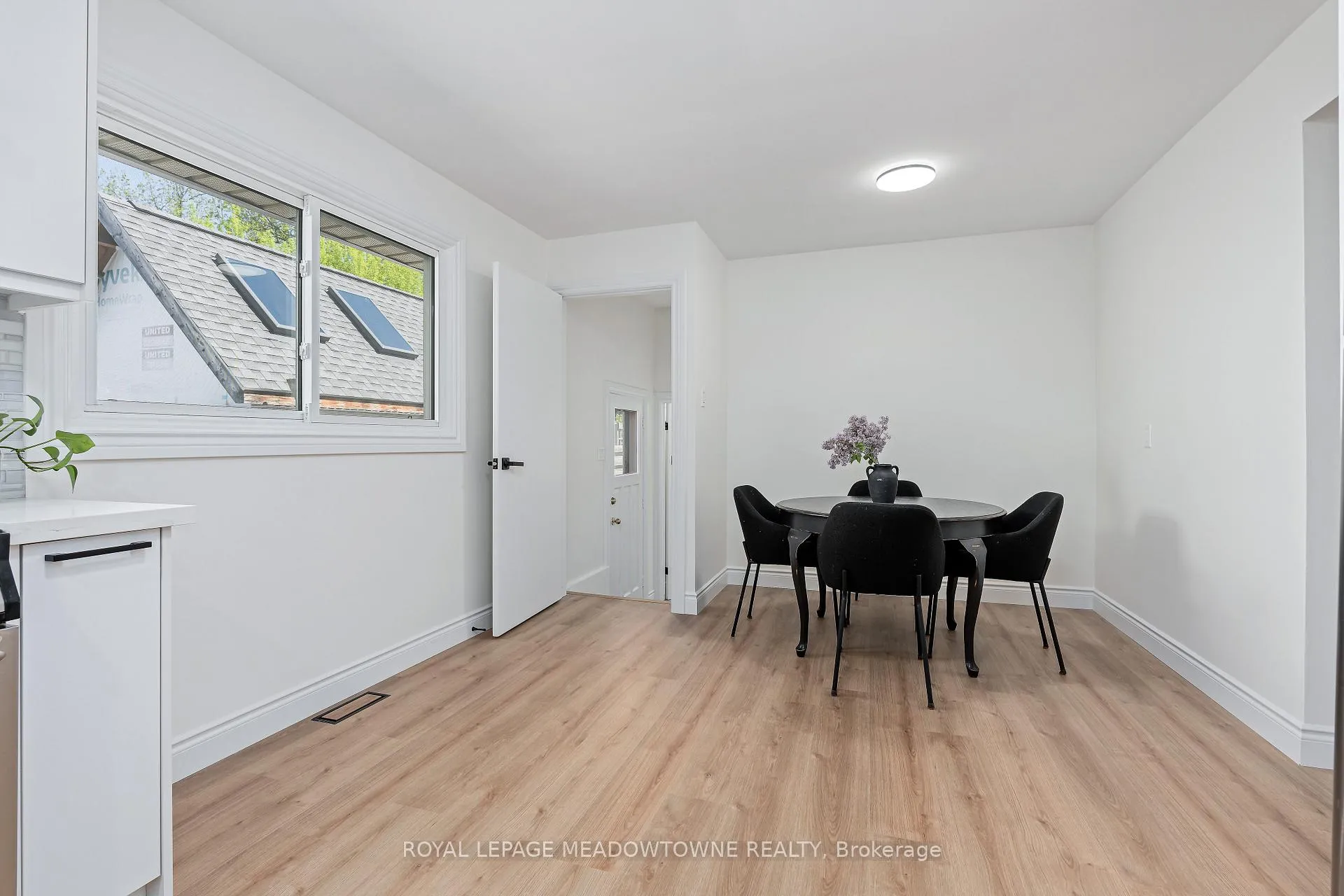 Photo 16 of 17 College Street, Halton Hills, Georgetown — HOMEH