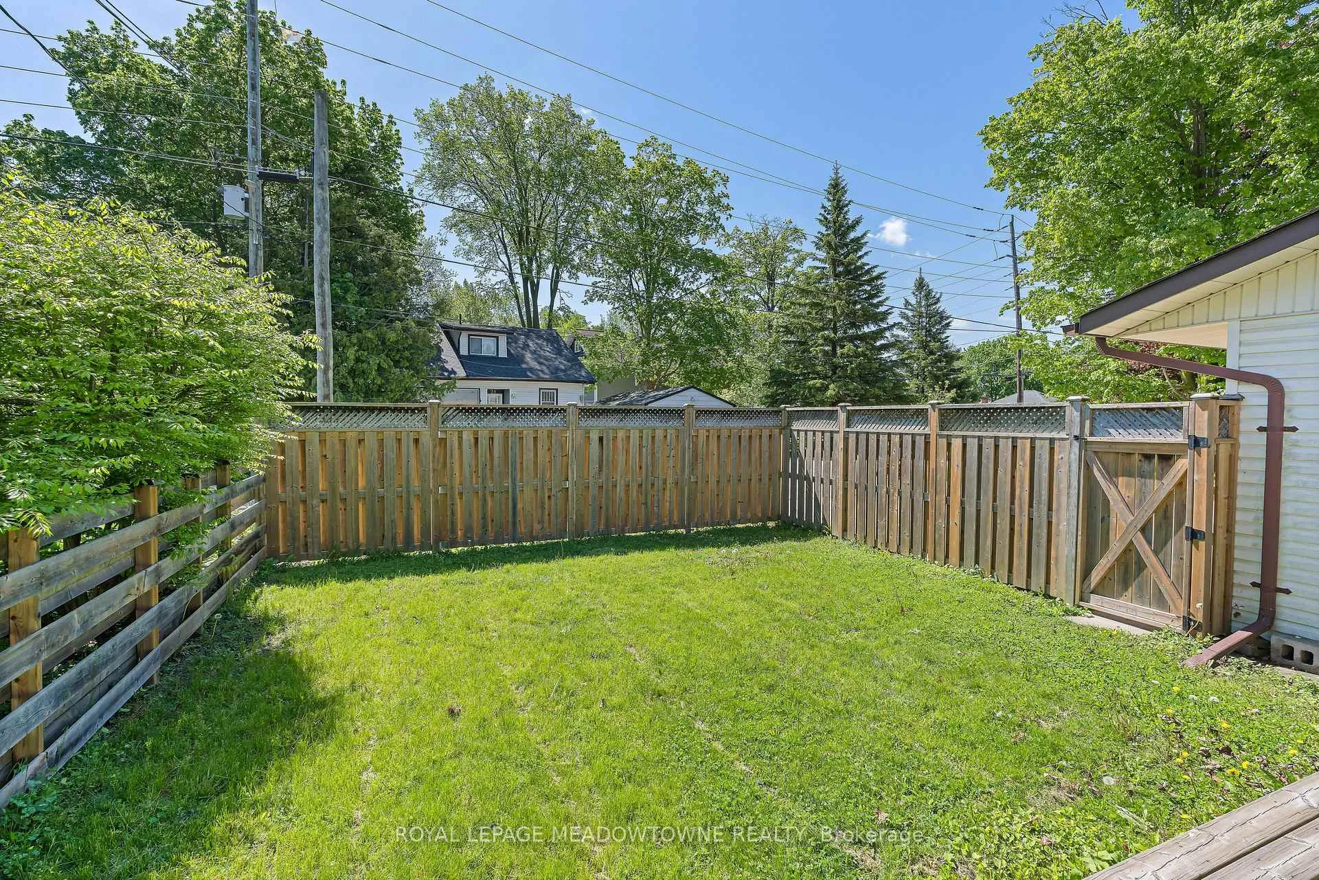 Photo 33 of 17 College Street, Halton Hills, Georgetown — HOMEH