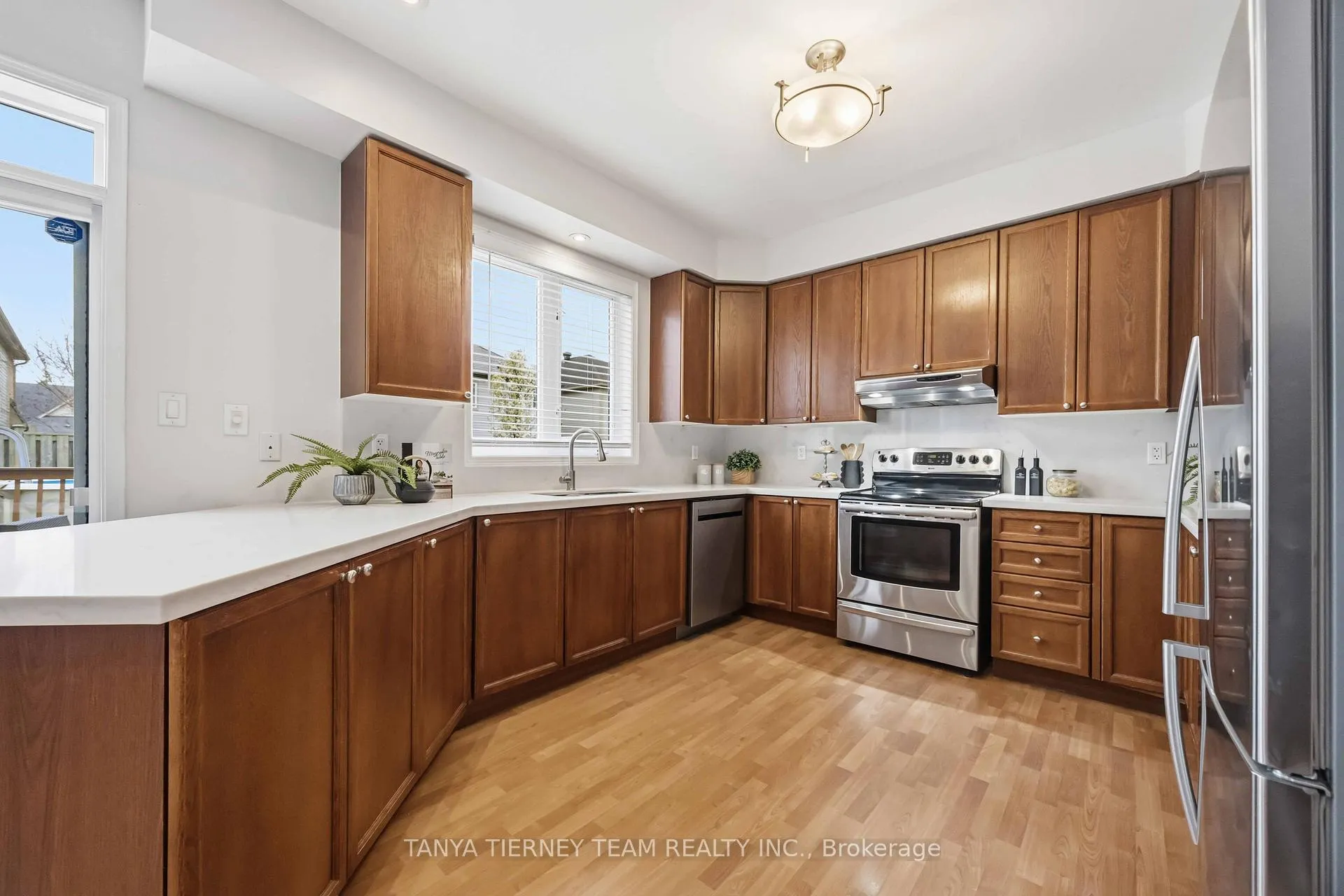Photo 15 of 75 Robert Attersley Drive E, Whitby, Taunton North — HOMEH