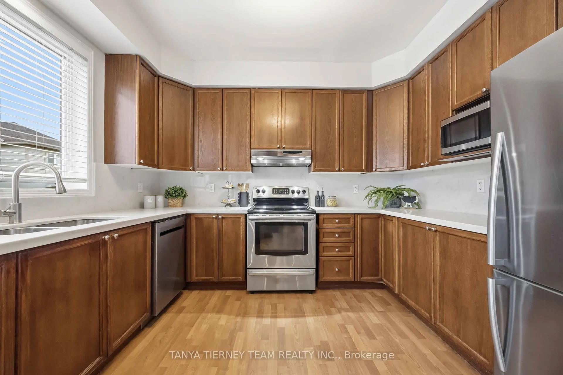 Photo 16 of 75 Robert Attersley Drive E, Whitby, Taunton North — HOMEH