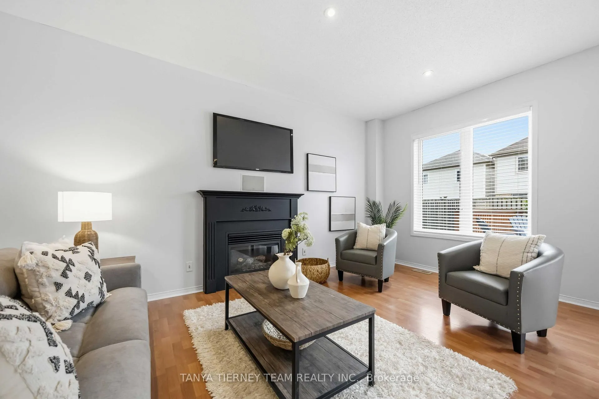 Photo 25 of 75 Robert Attersley Drive E, Whitby, Taunton North — HOMEH