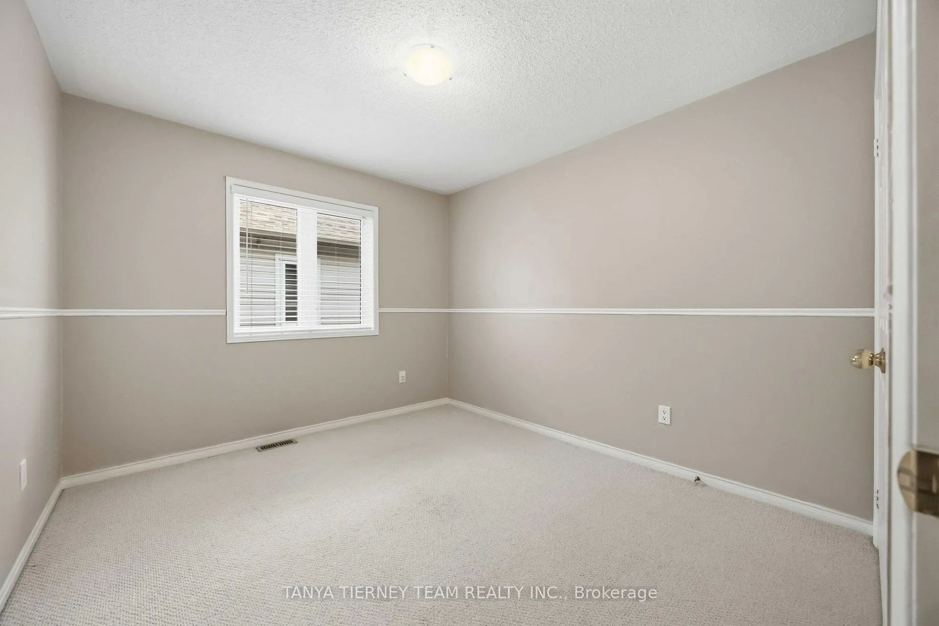 Photo 39 of 75 Robert Attersley Drive E, Whitby, Taunton North — HOMEH