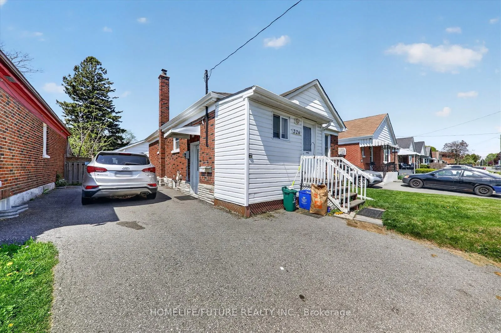 Photo 3 of 226 Wilson Road S, Oshawa, Central — HOMEH