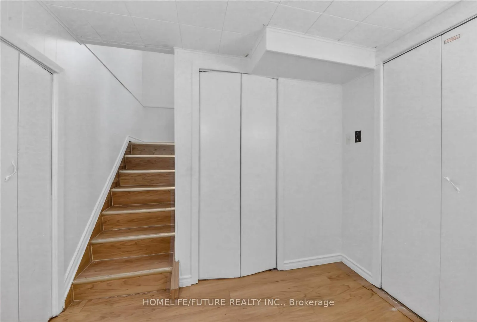 Photo 5 of 226 Wilson Road S, Oshawa, Central — HOMEH