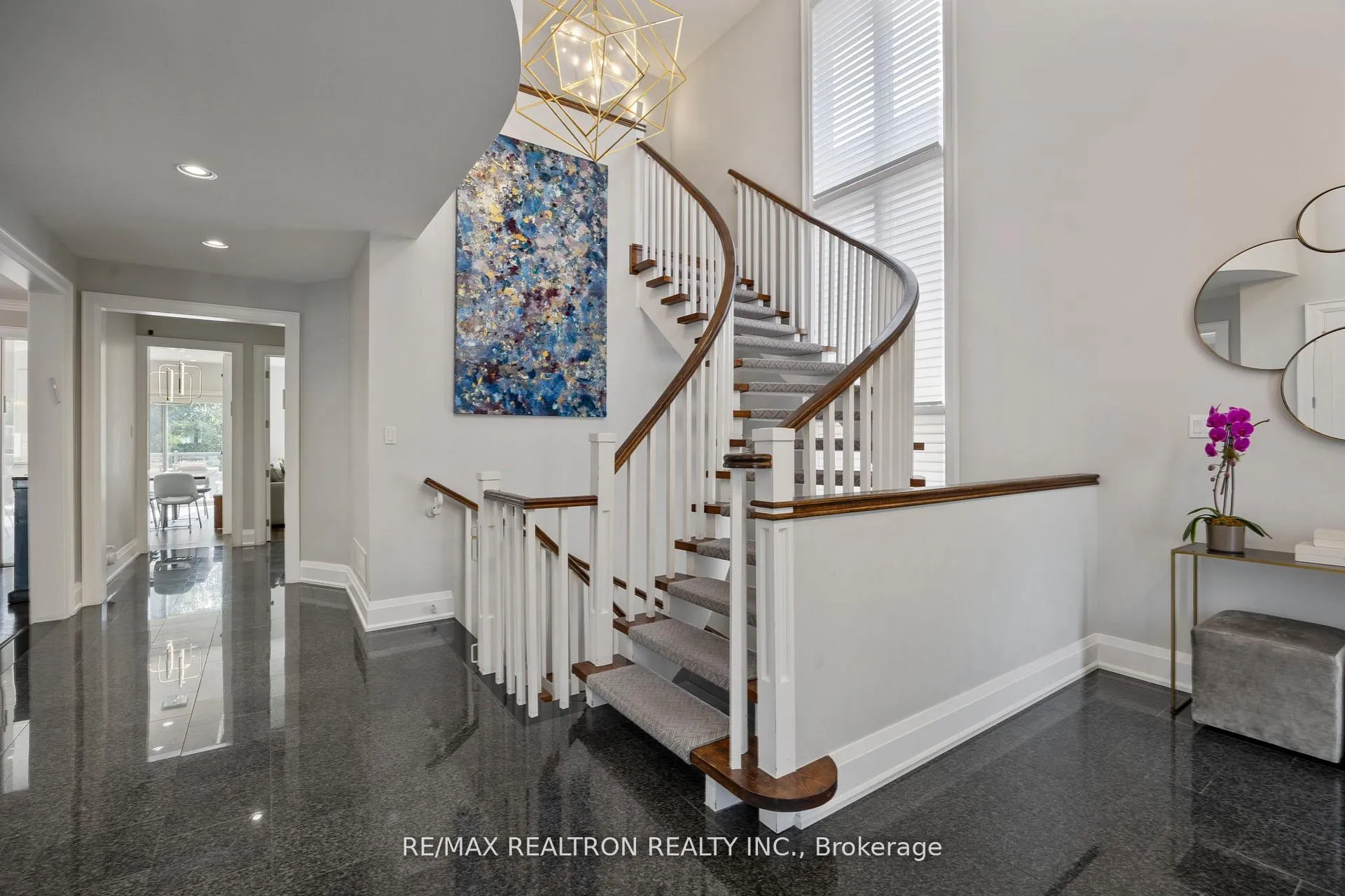 Photo 2 of 597 Coldstream Avenue, Toronto, Englemount-Lawrence — HOMEH