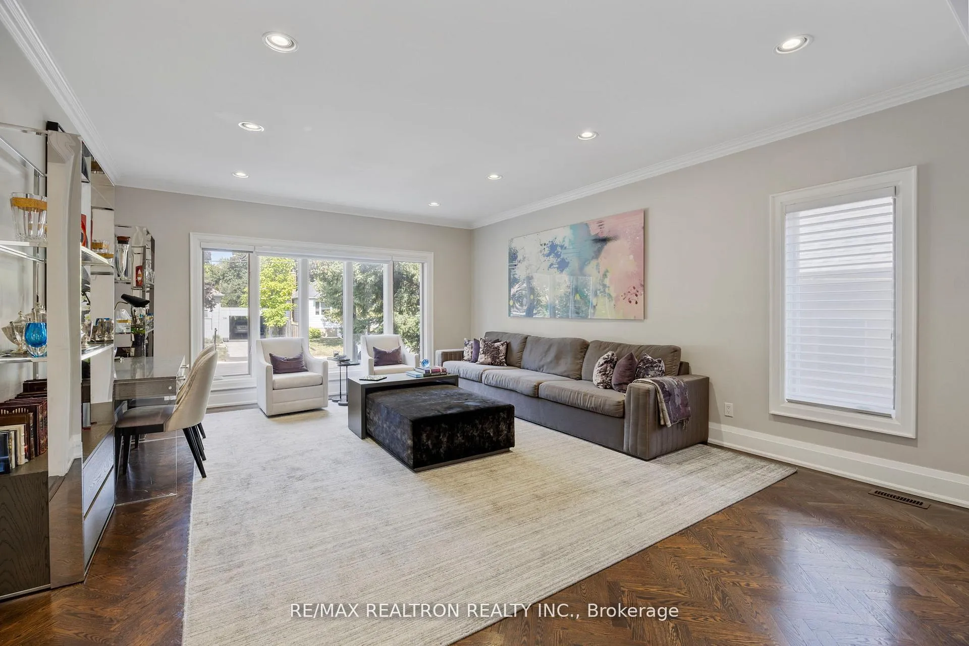 Photo 3 of 597 Coldstream Avenue, Toronto, Englemount-Lawrence — HOMEH