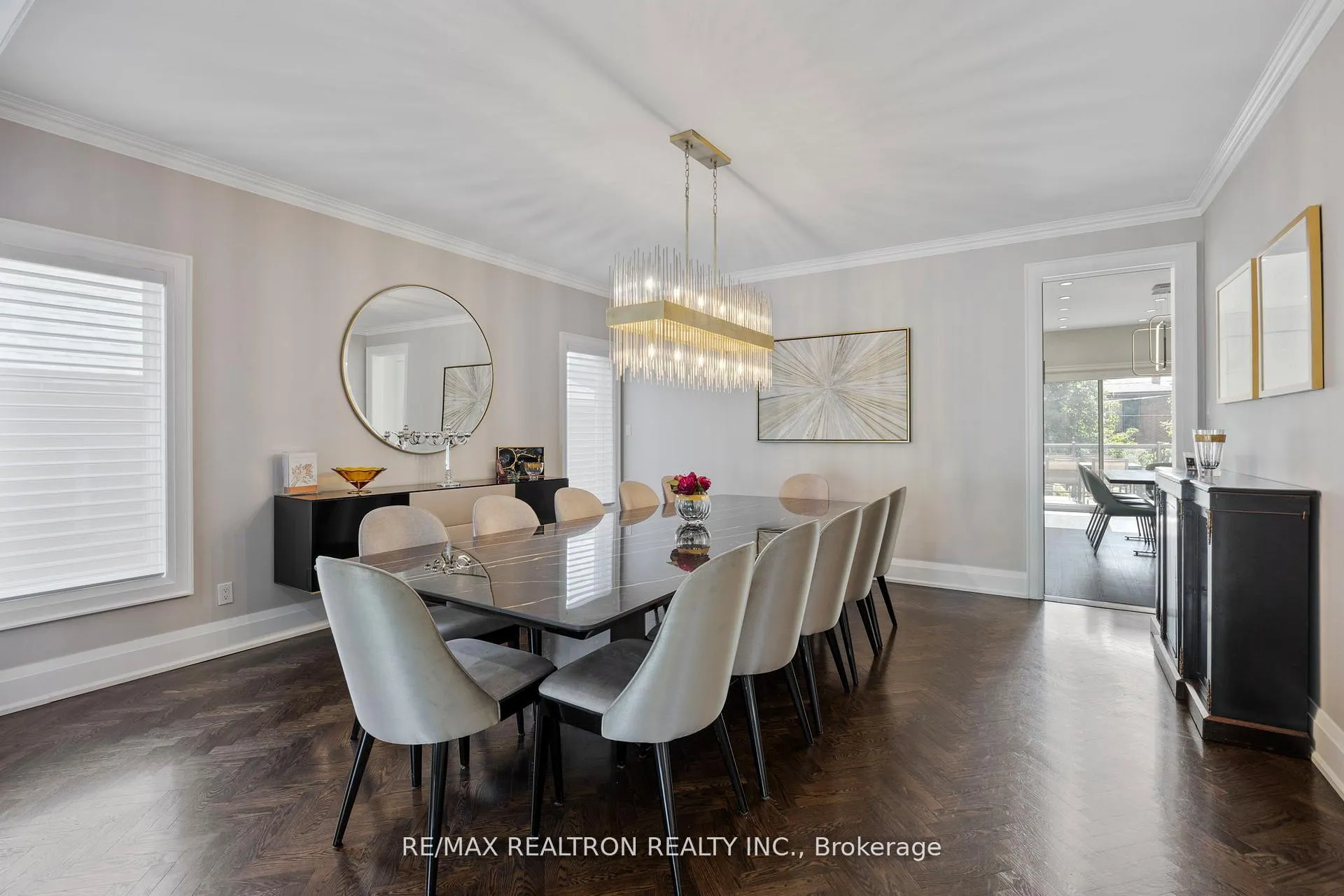 Photo 5 of 597 Coldstream Avenue, Toronto, Englemount-Lawrence — HOMEH