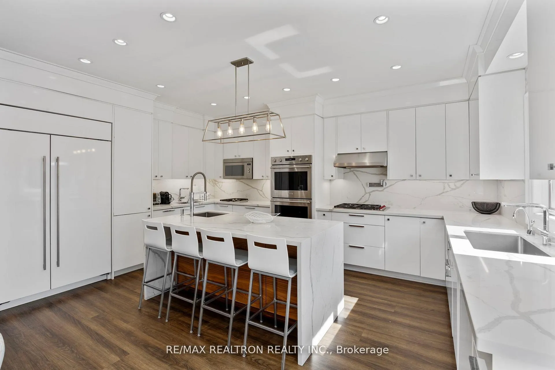 Photo 7 of 597 Coldstream Avenue, Toronto, Englemount-Lawrence — HOMEH
