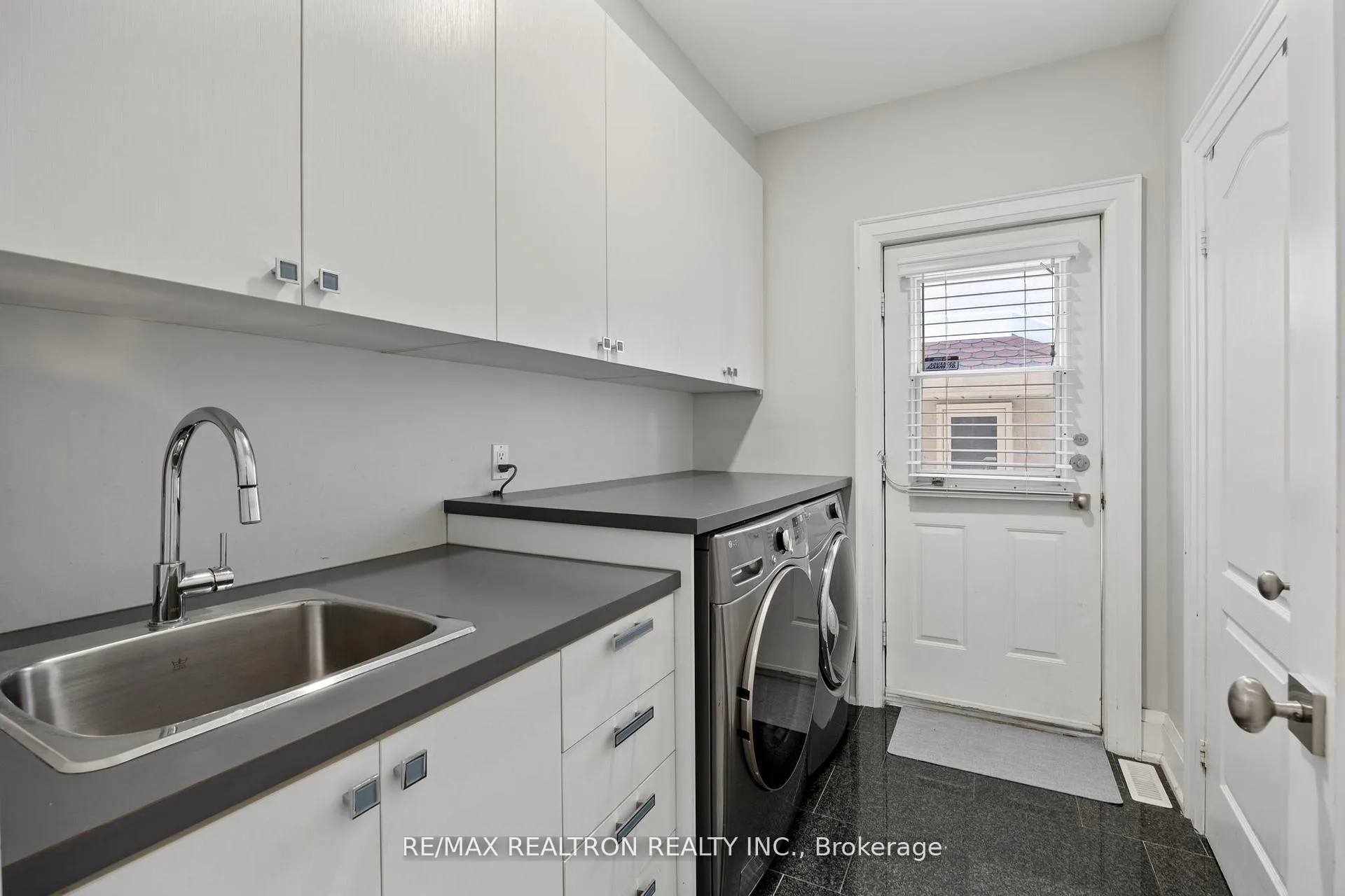 Photo 10 of 597 Coldstream Avenue, Toronto, Englemount-Lawrence — HOMEH