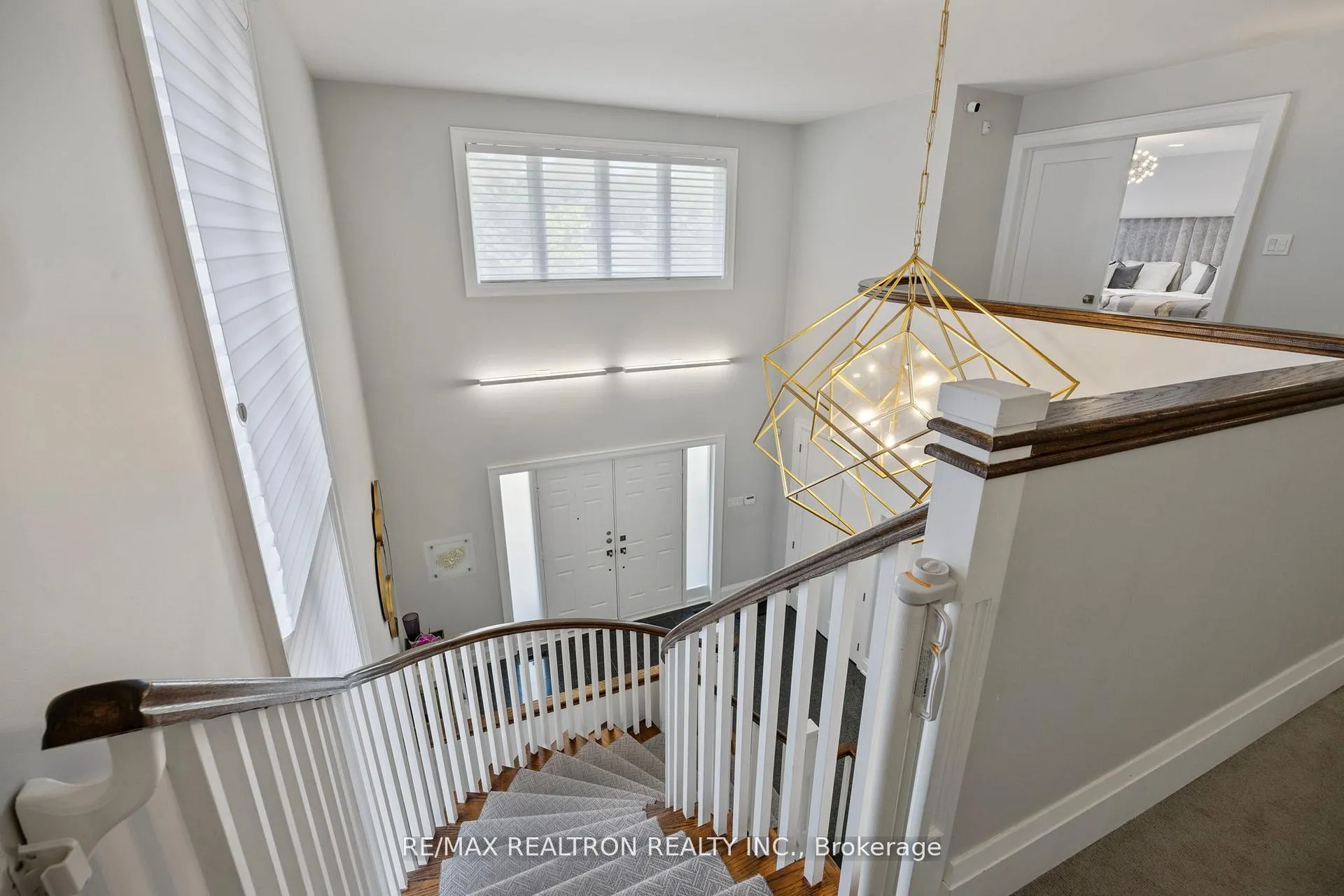 Photo 11 of 597 Coldstream Avenue, Toronto, Englemount-Lawrence — HOMEH