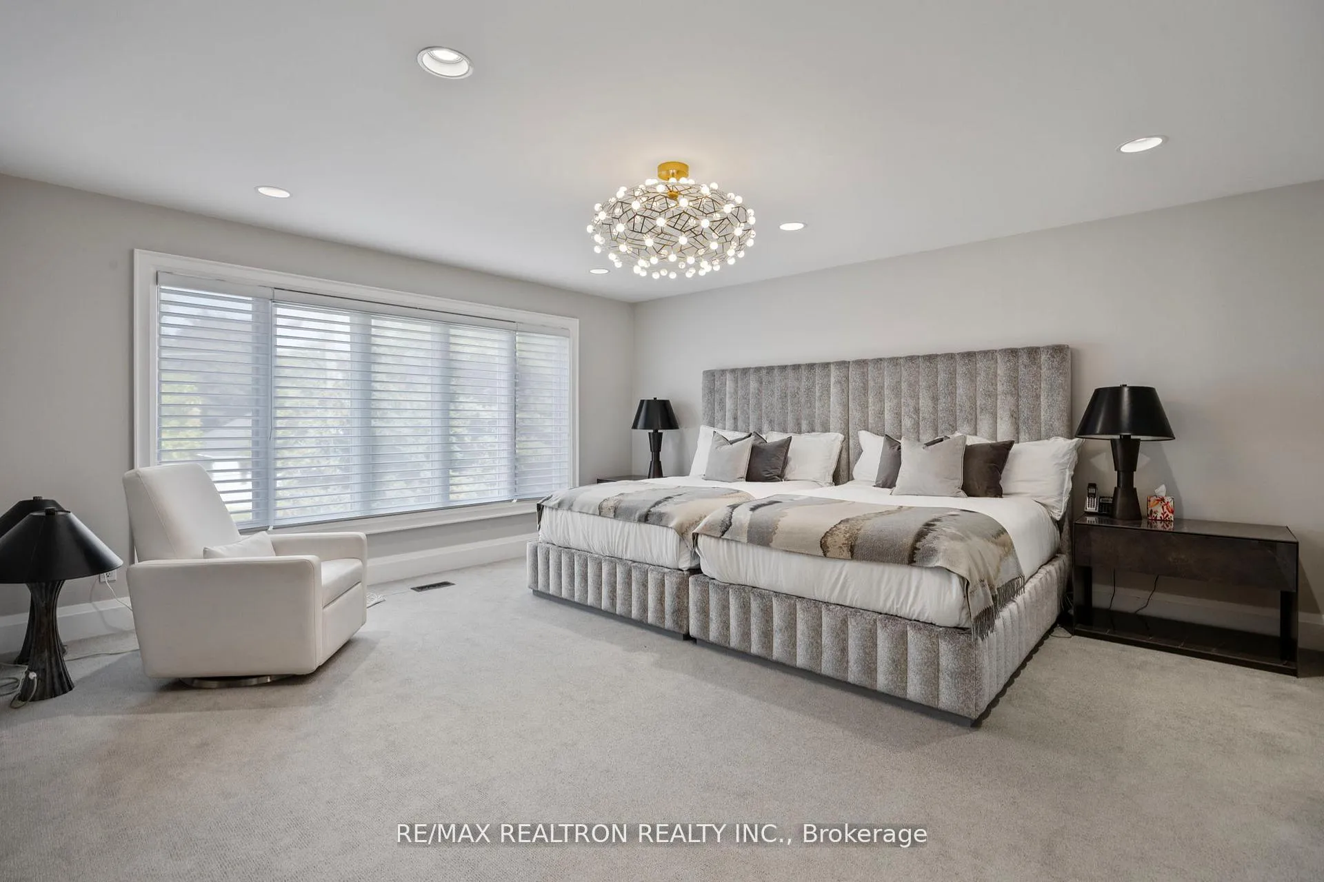 Photo 12 of 597 Coldstream Avenue, Toronto, Englemount-Lawrence — HOMEH