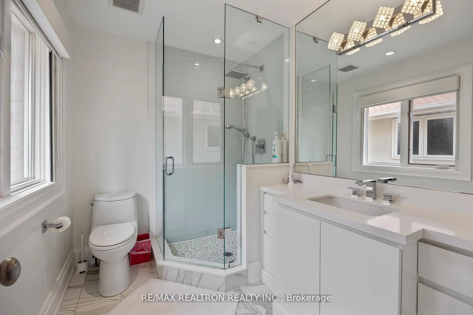 Photo 15 of 597 Coldstream Avenue, Toronto, Englemount-Lawrence — HOMEH