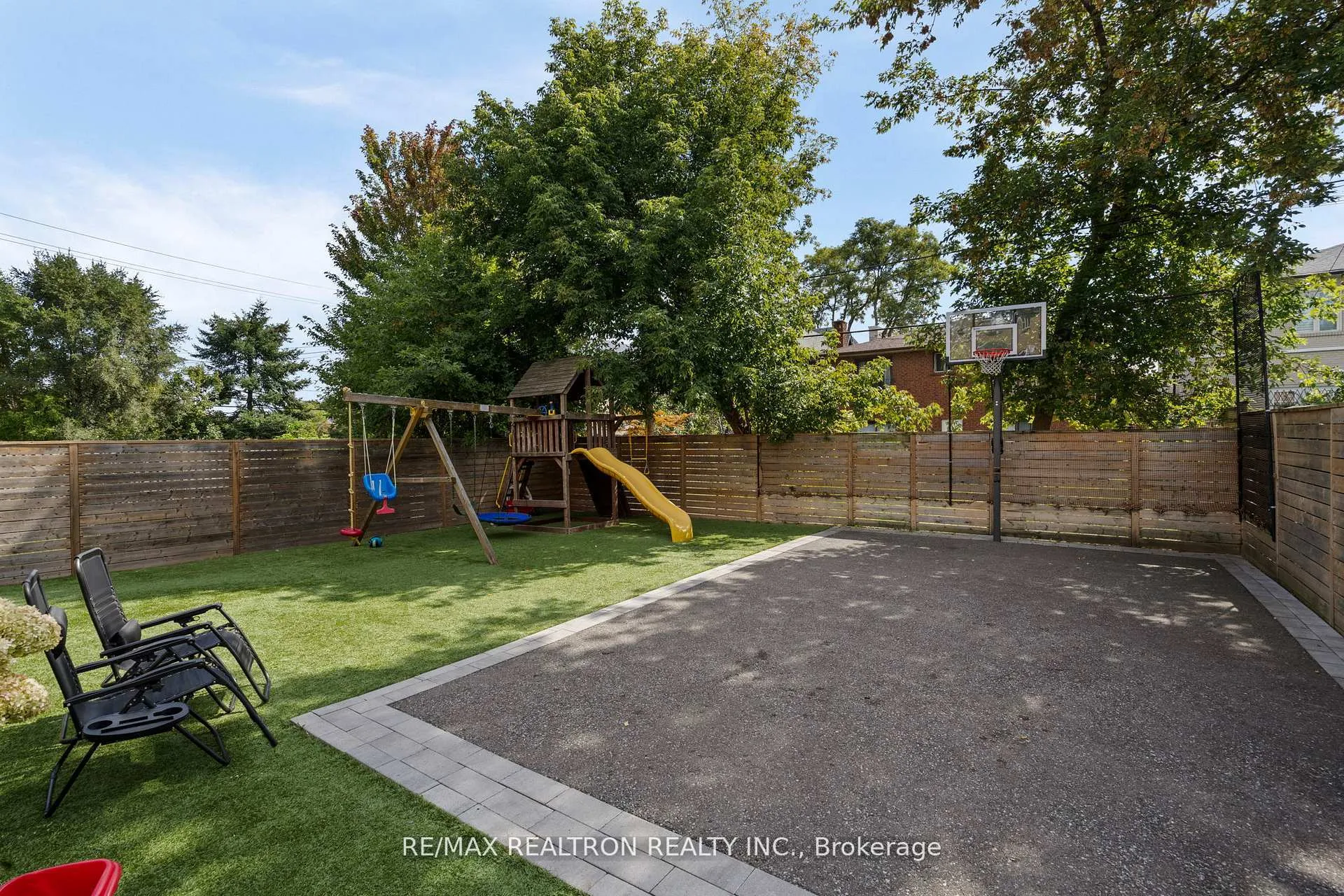 Photo 18 of 597 Coldstream Avenue, Toronto, Englemount-Lawrence — HOMEH